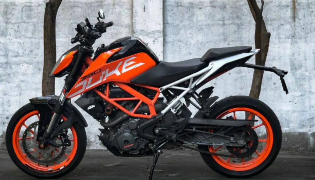 New Year Dhamaka Sale on KTM 390 Duke