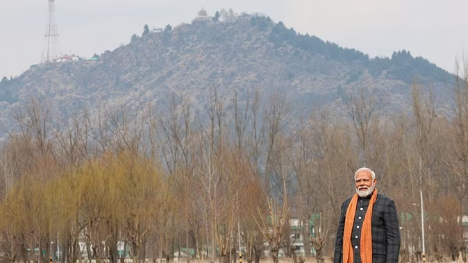 PM Modi in Kashmir: Prime Minister reached Srinagar